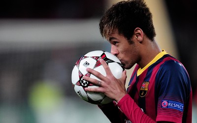 熊猫体育动态-C罗头球破门弹跳惊人