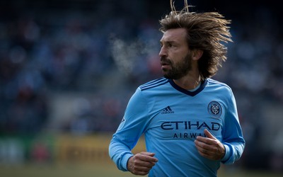 熊猫体育独家-主席现场颁奖