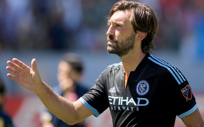 熊猫体育精华-利瓦科维奇扑救让全场起立鼓掌